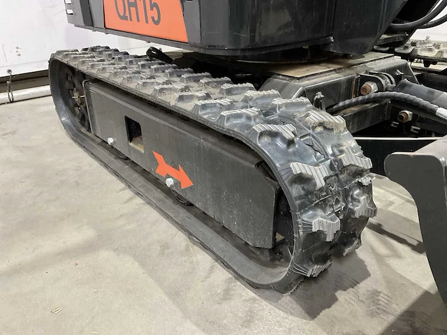 2023 qh-15 graafmachine met hydraulische grondboor en extra bakken - afbeelding 9 van  18