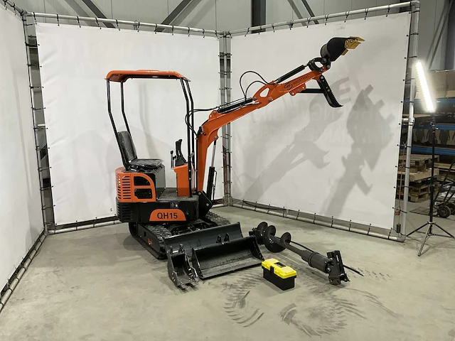 2023 qh-15 graafmachine met hydraulische grondboor en extra bakken - afbeelding 11 van  18