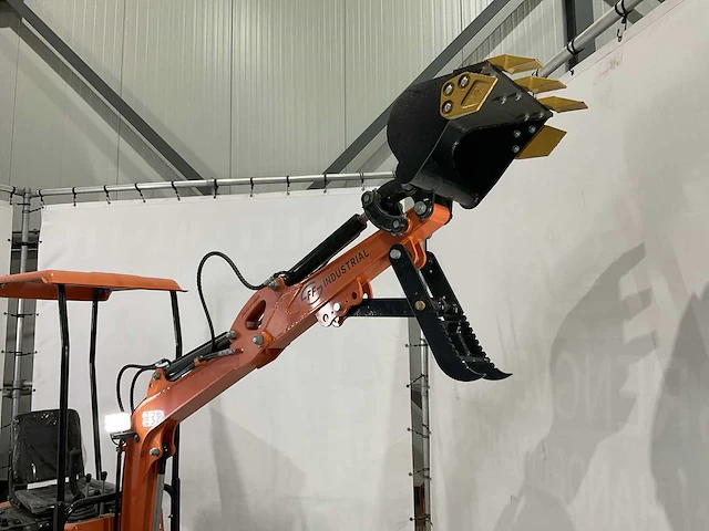 2023 qh-15 graafmachine met hydraulische grondboor en extra bakken - afbeelding 14 van  18