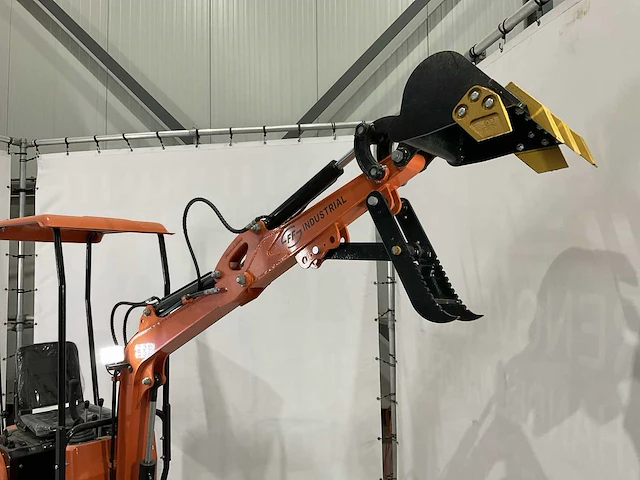 2023 qh-15 graafmachine met hydraulische grondboor en extra bakken - afbeelding 15 van  18