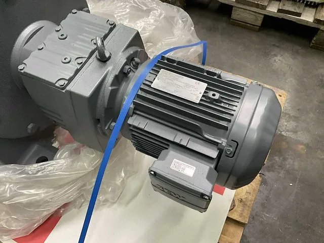 2023 sew-eurodrive r137 r77 drn100ls4 elektromotor met vertragingskast “ongebruikt” - afbeelding 5 van  19