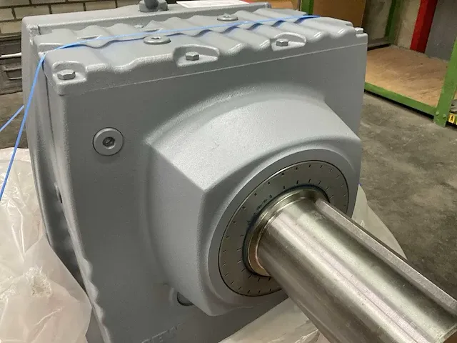 2023 sew-eurodrive r137 r77 drn100ls4 elektromotor met vertragingskast “ongebruikt” - afbeelding 10 van  19