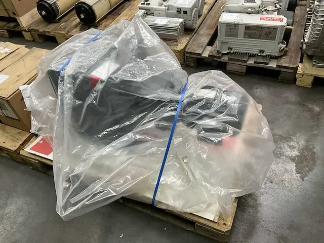 2023 sew-eurodrive r137 r77 drn100ls4 elektromotor met vertragingskast “ongebruikt” - afbeelding 12 van  19