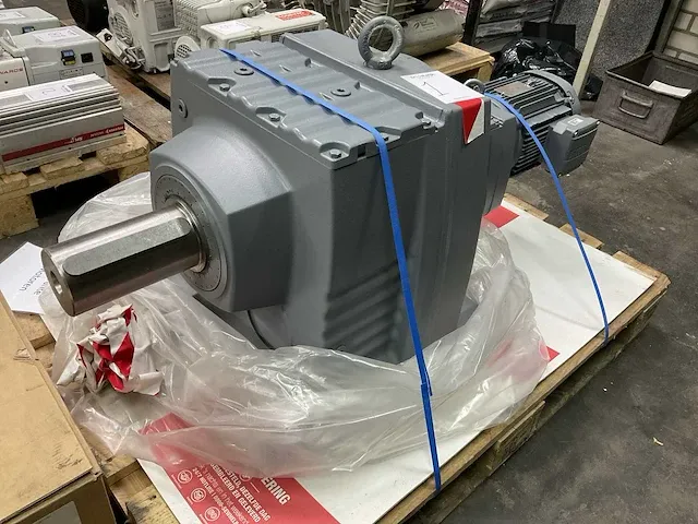 2023 sew-eurodrive r137 r77 drn100ls4 elektromotor met vertragingskast “ongebruikt” - afbeelding 14 van  19
