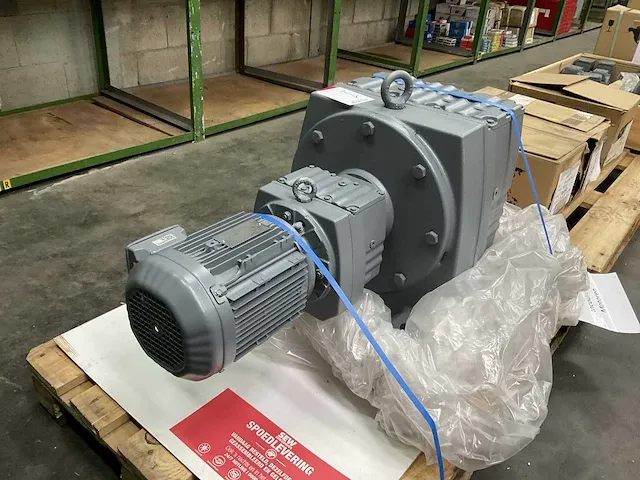 2023 sew-eurodrive r137 r77 drn100ls4 elektromotor met vertragingskast “ongebruikt” - afbeelding 16 van  19