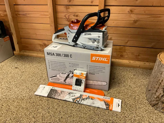 2023 stihl msa 300.0 c accu-kettingzaag - afbeelding 1 van  7