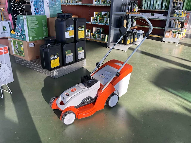 2023 stihl rma 239 accu-grasmaaier - afbeelding 1 van  7