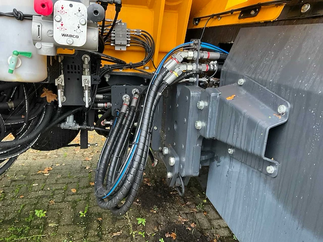 2023 veenhuis premium quad shift 15800 mesttank en 2023 vredo zb4 82544 dv h zodebemester - afbeelding 5 van  28