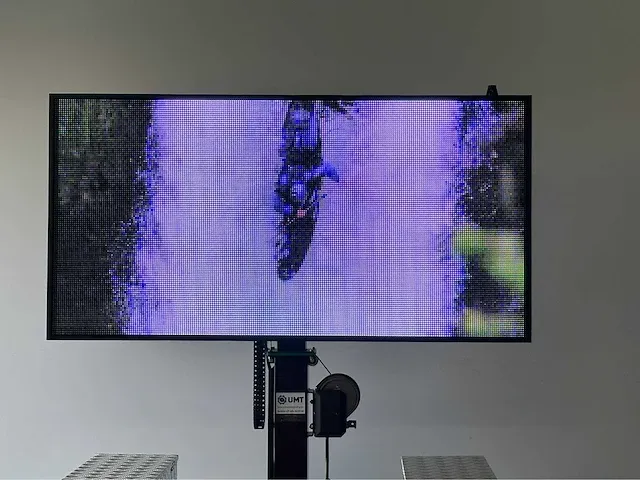2023 viplex led tekst kar op een aanhanger op accu 220v - afbeelding 19 van  26