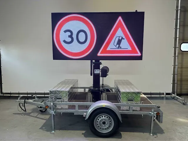2023 viplex led tekst kar op een aanhanger op accu 220v - afbeelding 12 van  26