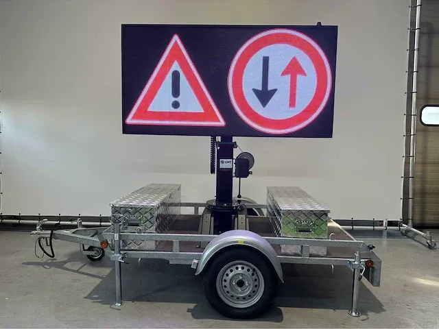 2023 viplex led tekst kar op een aanhanger op accu 220v - afbeelding 25 van  26