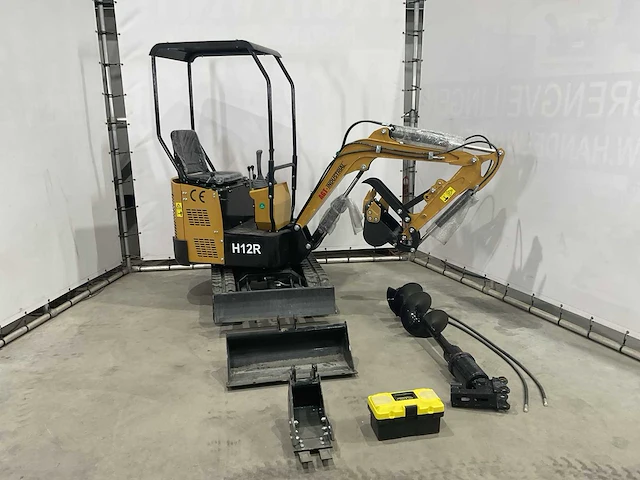 2024 agt h12r graafmachine met hydraulische grondboor en extra bakken; type motor r420 - afbeelding 7 van  16