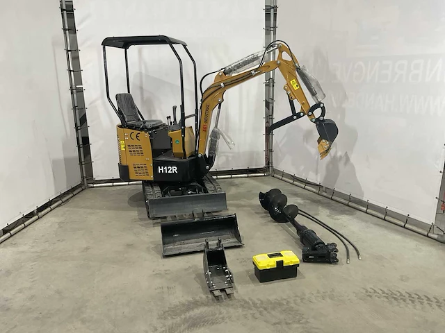 2024 agt h12r graafmachine met hydraulische grondboor en extra bakken; type motor r420 - afbeelding 8 van  16