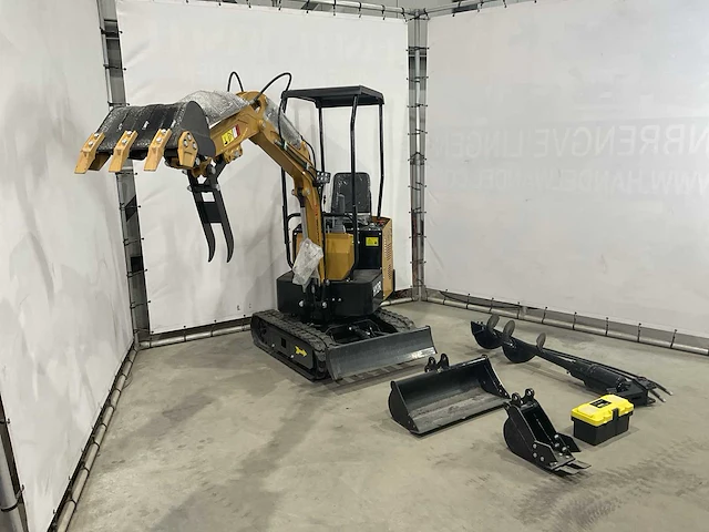 2024 agt h12r graafmachine met hydraulische grondboor en extra bakken; type motor r420 - afbeelding 10 van  16