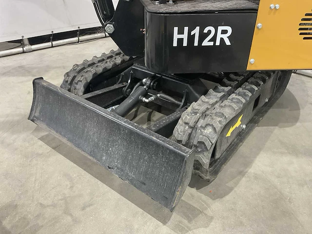 2024 agt h12r graafmachine met hydraulische grondboor en extra bakken; type motor r420 - afbeelding 12 van  16