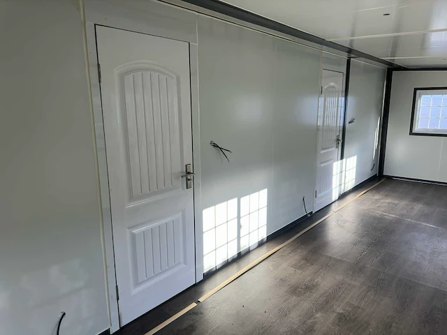 2024 compleet deluxe 12x6 meter mobiele woonunit met 3 slaapkamers en keuken 73m3 - afbeelding 22 van  52