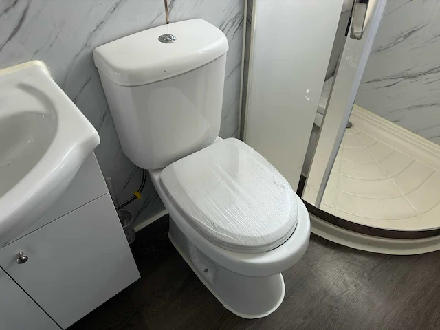 2024 compleet deluxe 12x6 meter mobiele woonunit met 3 slaapkamers en keuken 73m3 - afbeelding 31 van  52