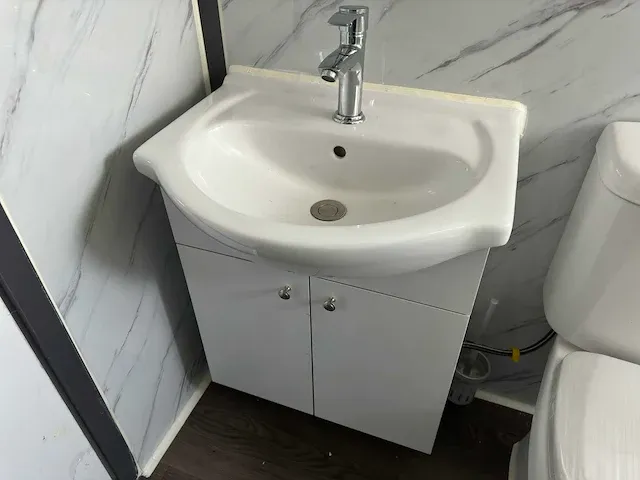 2024 compleet deluxe 12x6 meter mobiele woonunit met 3 slaapkamers en keuken - afbeelding 33 van  52