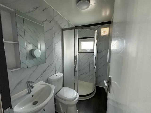 2024 compleet deluxe 12x6 meter mobiele woonunit met 3 slaapkamers en keuken - afbeelding 37 van  52