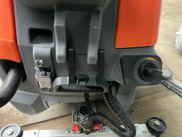 2024 daewoo dafl50a schrob- veegmachine - afbeelding 2 van  13