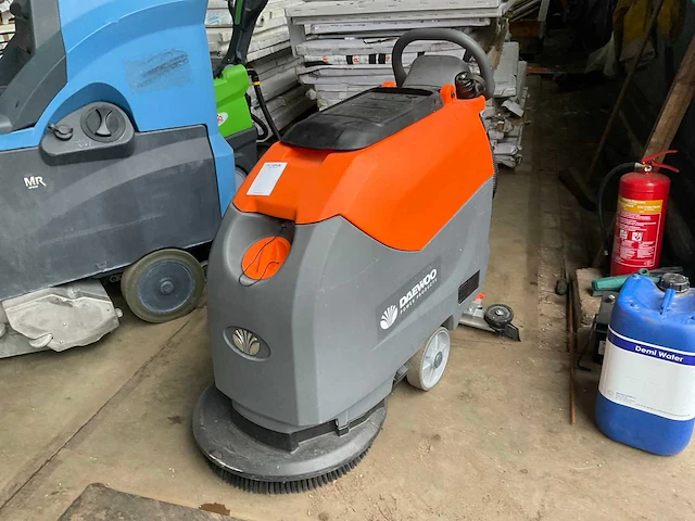 2024 daewoo dafl50a schrob- veegmachine - afbeelding 1 van  13