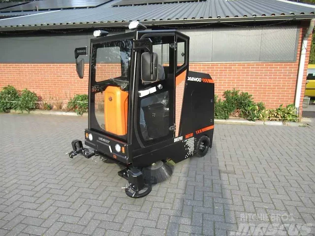 2024 daewoo das 100 dichte veegmachine - afbeelding 1 van  17