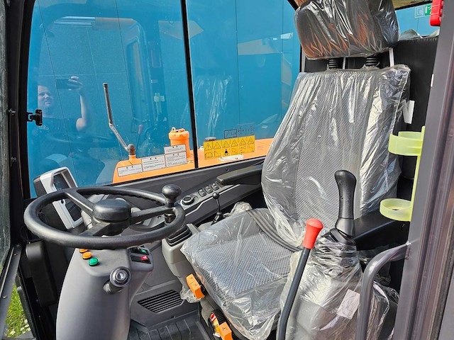 2024 develon dx60wn eco-1 mobiele graafmachine - afbeelding 4 van  28