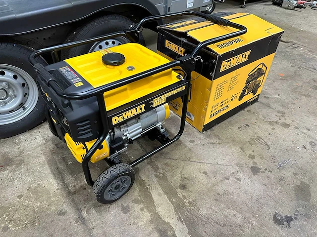 2024 dewalt dxgnp30e stroomgenerator - afbeelding 1 van  6