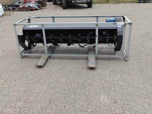 2024 field industries aanbouwfrees schranklader "bobcat" - afbeelding 7 van  8