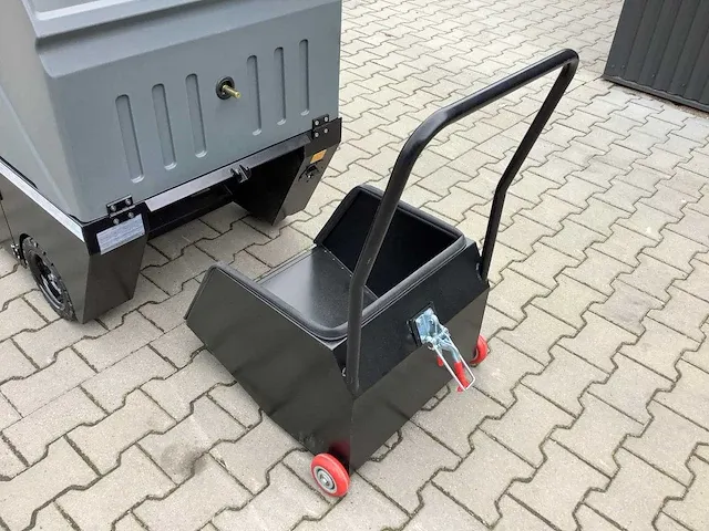2024 field zelfrijdende opzit veegmachine - afbeelding 9 van  21