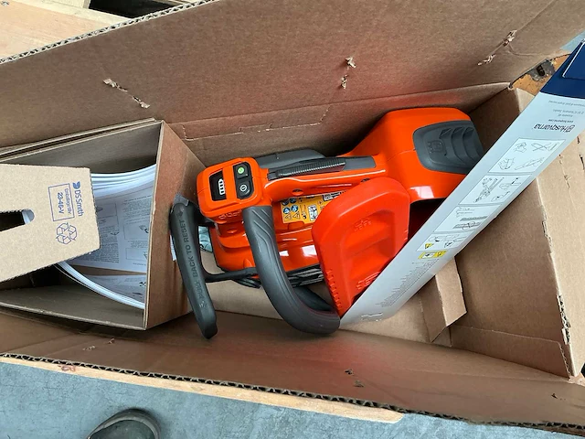 2024 husqvarna 542i xp accu-kettingzaag body - afbeelding 2 van  4