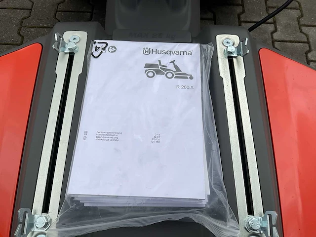 2024 husqvarna r 200ix accu zitmaaier - afbeelding 7 van  15