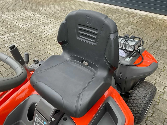 2024 husqvarna r 200ix accu zitmaaier - afbeelding 13 van  15