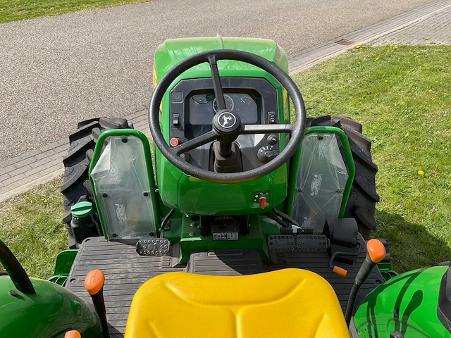 2024 john deere 5055e vierwielaangedreven landbouwtractor - afbeelding 8 van  25