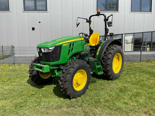 2024 john deere 5055e vierwielaangedreven landbouwtractor - afbeelding 1 van  25