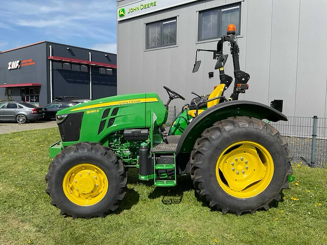 2024 john deere 5055e vierwielaangedreven landbouwtractor - afbeelding 12 van  25