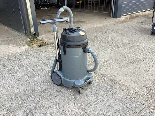 2024 kärcher professional nt 81/1 industriële stofzuiger - afbeelding 2 van  8