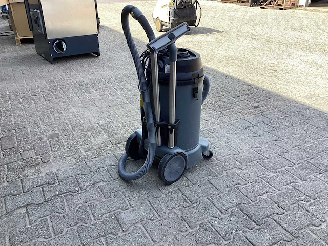 2024 kärcher professional nt 81/1 industriële stofzuiger - afbeelding 3 van  8