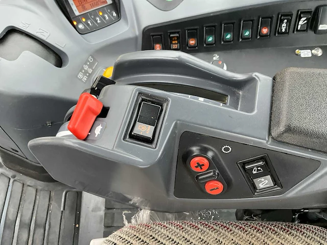2024 kubota m6-141 utility vierwielaangedreven landbouwtractor - afbeelding 24 van  42