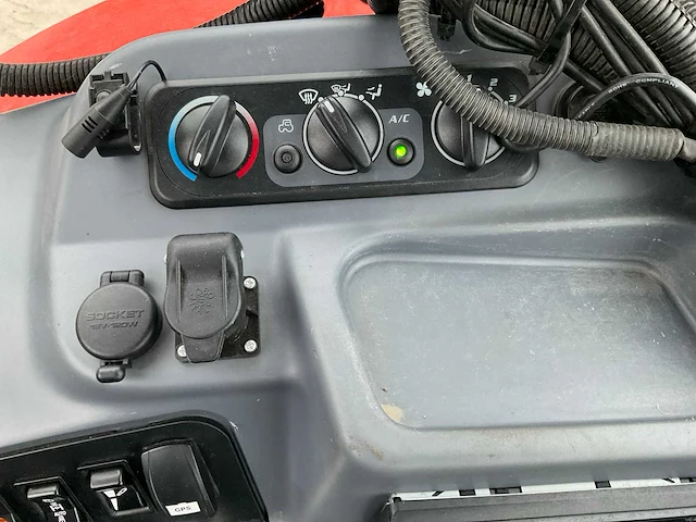 2024 kubota m6-141 utility vierwielaangedreven landbouwtractor - afbeelding 26 van  42