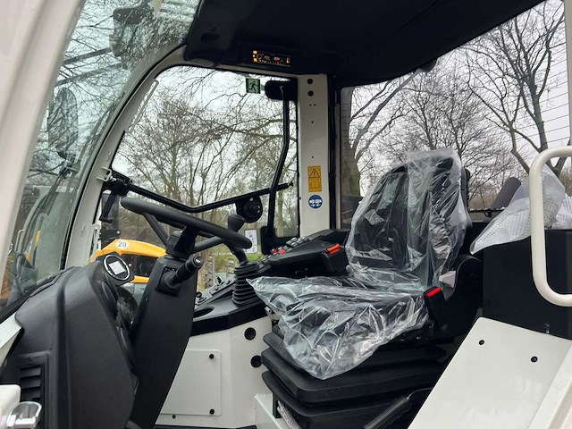 2024 liebherr l504 compact wiellader - afbeelding 8 van  11