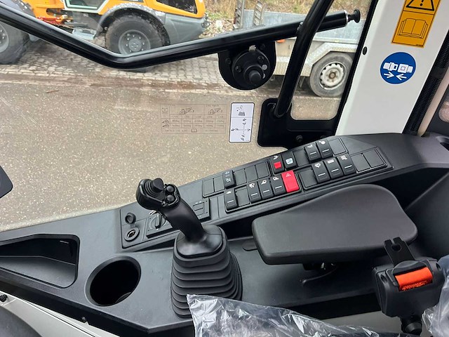 2024 liebherr l504 compact wiellader - afbeelding 11 van  11