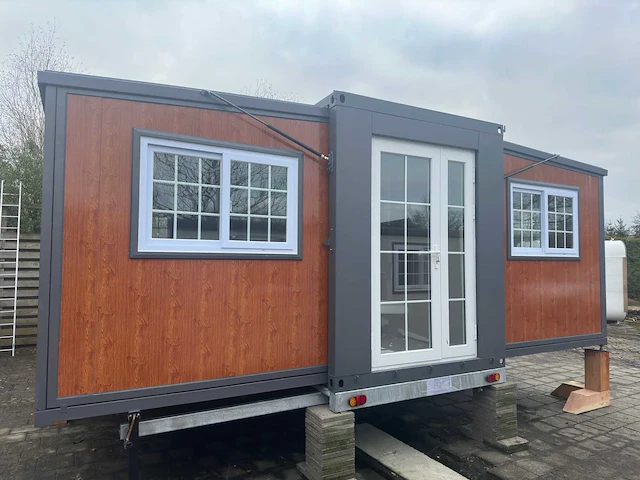 2024 mobiele woonunit / tiny house met twee slaapkamers en keuken hout motief 36m2 - afbeelding 1 van  64