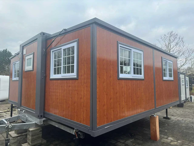 2024 mobiele woonunit / tiny house met twee slaapkamers en keuken hout motief 36m2 - afbeelding 34 van  64