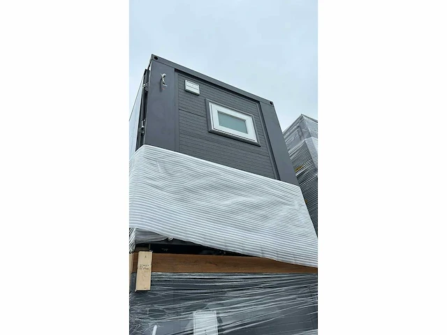 2024 mobiele woonunit / tiny house met twee slaapkamers en keuken hout motief 36m2 - afbeelding 60 van  64