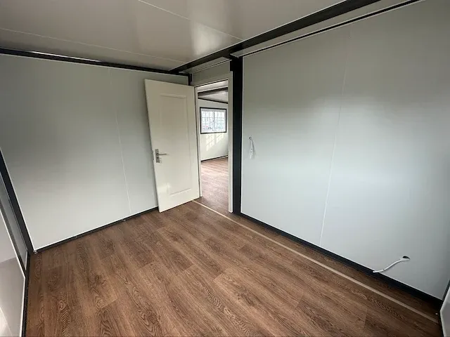 2024 mobiele woonunit / tiny house met twee slaapkamers en keuken op aanhanger - afbeelding 36 van  70