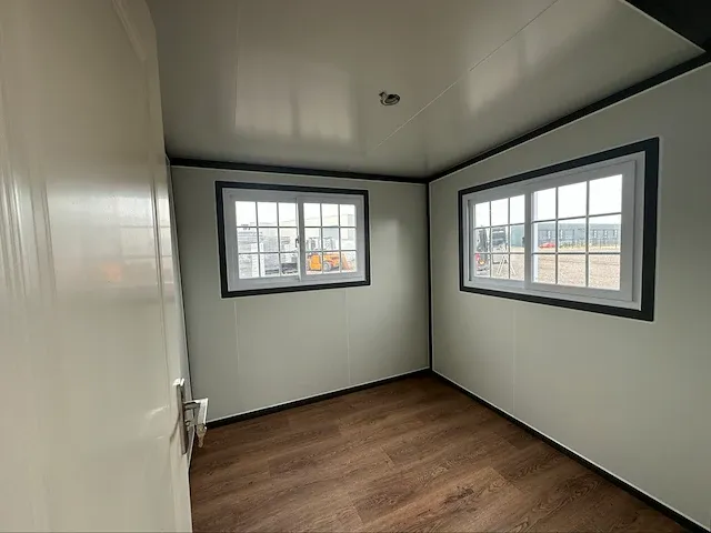 2024 mobiele woonunit / tiny house met twee slaapkamers en keuken op aanhanger - afbeelding 39 van  70