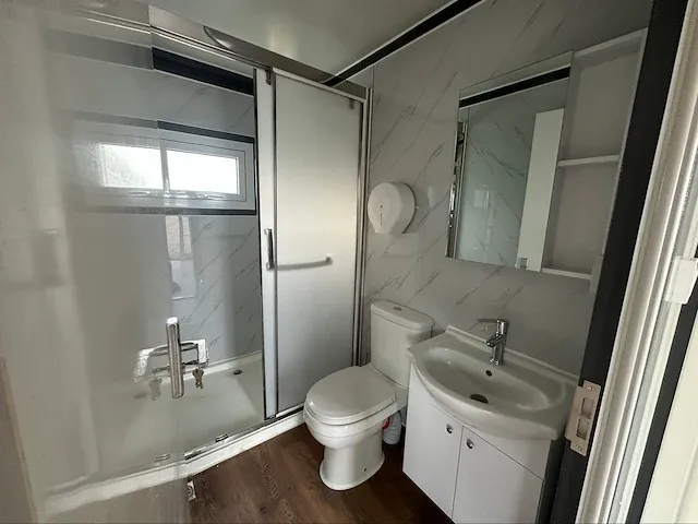 2024 mobiele woonunit / tiny house met twee slaapkamers en keuken op aanhanger - afbeelding 43 van  70