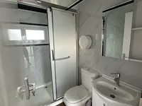 2024 mobiele woonunit / tiny house met twee slaapkamers en keuken op aanhanger - afbeelding 44 van  70