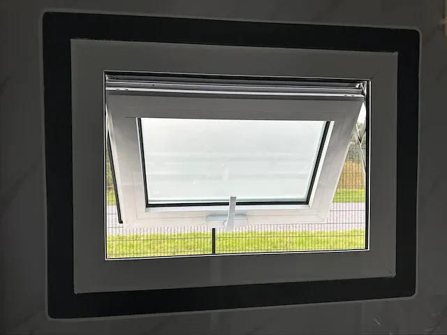 2024 mobiele woonunit / tiny house met twee slaapkamers en keuken op aanhanger - afbeelding 60 van  70